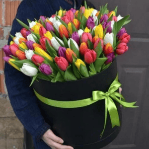 Букет «Цветы в коробке тюльпаны 101 шт. микс»