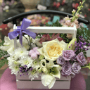 Композиция «Весенний аромат» из хризантем и роз