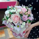 Шляпная коробка с цветами «Нежность» из роз и хризантем