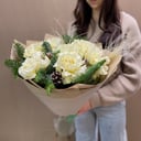 Букет из французских роз и нобилиса