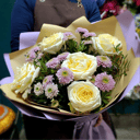 Букет «Карамболь» из роз и хризантем