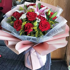 Букет «с тобой» из эустом и лилий