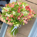 Букет «Альстромерии в саду»