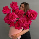 Шляпная коробка с цветами «Букет из ярких французских роз "Луиза"»