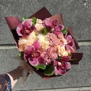 Букет с орхидеями