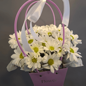 Коробка с цветами «Ромашковое поле» из хризантем