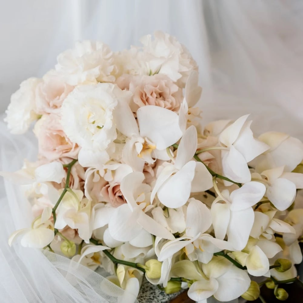 Orchids bouquet delivery