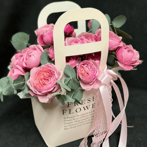 Нежность в коробке из роз