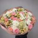 Букет Левитта из роз и гвоздик