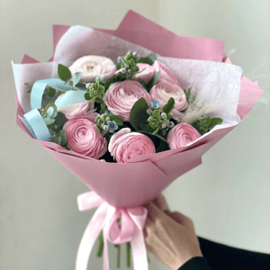 Букет «Ранункулюсы с незабудками»