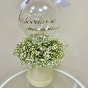 Шляпная коробка с цветами «Любимой мамочке» из ромашек и гипсофил