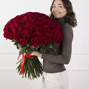Букет 101 красная роза 70см