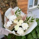 Букет «Нежность» из хризантем и гвоздик