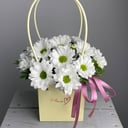 Коробка с цветами «Композиция "Ромашки"» из хризантем
