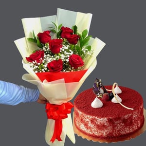 Подарочный набор «Красный бархатный торт с букетом красных роз»