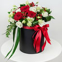 Стрела Амура из роз и эустом