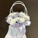 Коробка с цветами «Композиция в сумочке кустовая хризантема»