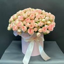 Шляпная коробка с цветами «Кустовые розы в коробке»