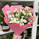 Букет из 11 белых лизиантусов из эустом