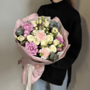 Авторский букет Лиесса из роз и эустом