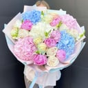 Букет «Эмильен» из пионов и фрезии