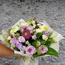 Букет «Сиреневый поцелуй» из роз и эустом