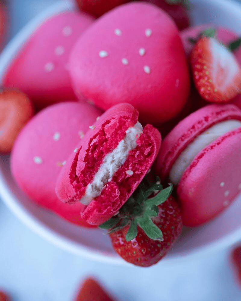 макаронс с клубникой