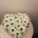 Композиция «Клад» из хризантем и гипсофил