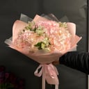 Букет розовый сад из альстромерий и гортензий