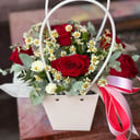 Коробка с цветами «Для тебя» из роз и ромашек