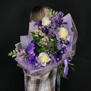 Букет «Ежевика» из роз и гвоздик