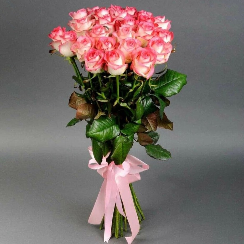 Букет из 25 премиальных роз "Джумилия"