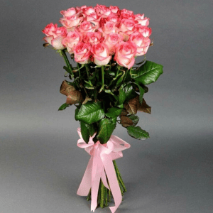 Букет из 25 премиальных роз "Джумилия"