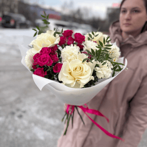 Букет с белыми розами