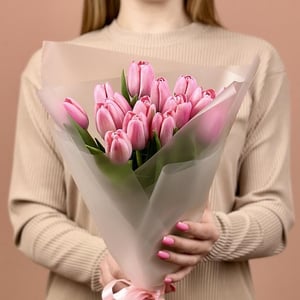 Утонченный букет из 15 розовых тюльпанов