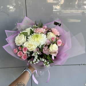 Букет «Нежнее нежного» из роз и альстромерий