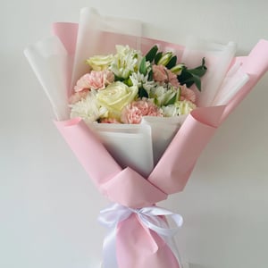 Букет «Величественные цветы» из альстромерий и гвоздик