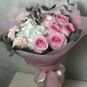 Букет «Элегантная Леди» из гвоздик и гортензий