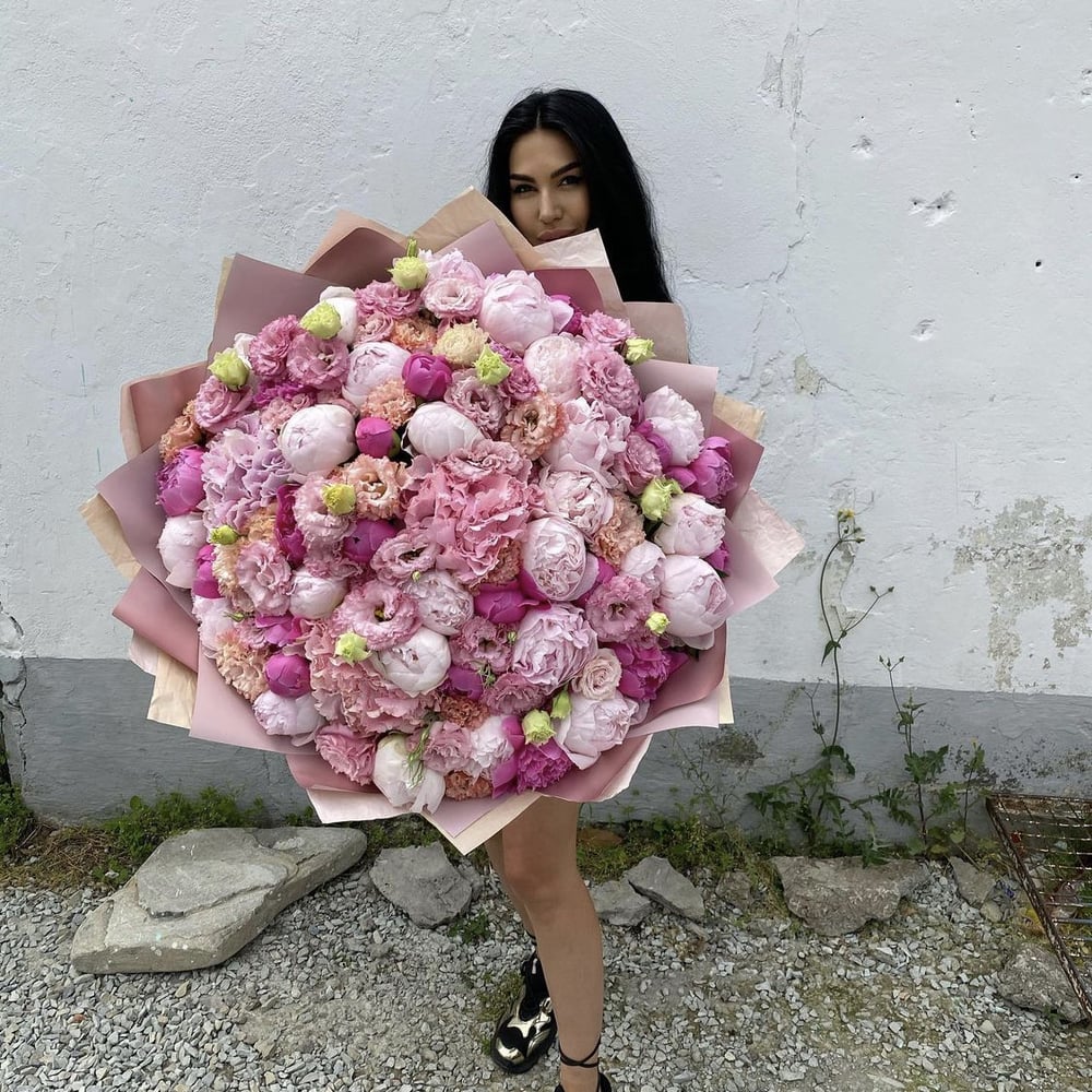 Букет пионов и эустом