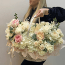 Сборный букет "Ваниль" из роз и гортензий