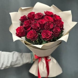 Букет «15 красно-бордовых роз»