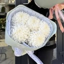 Букет белых хризантем