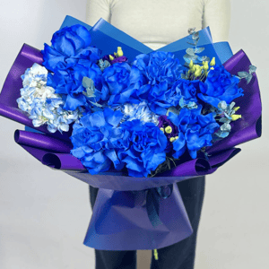 Букет «Магия ночи» из роз и эустом