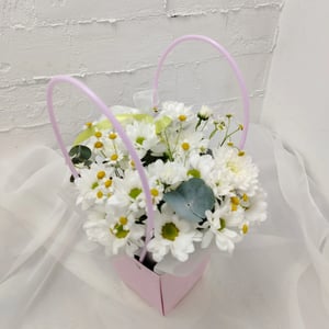 Коробка с цветами «Ромашковый привет»