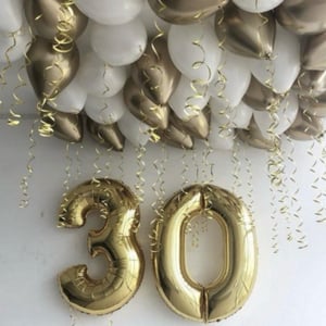 Юбилейное Сияние: Золотые Мгновения