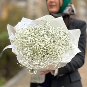 Букет из пушистой белой гипсофилы