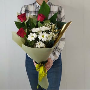 Букет «Классика» из роз и хризантем