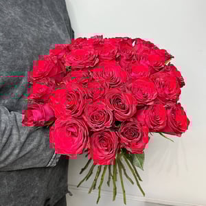 Букет из 31 красной розы Кения