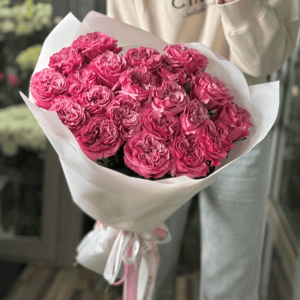 Букет из розовых пионовидных роз