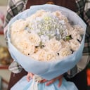 Букет из кустовых роз и гортензии
